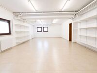 EG - Ausstellung / Laden
