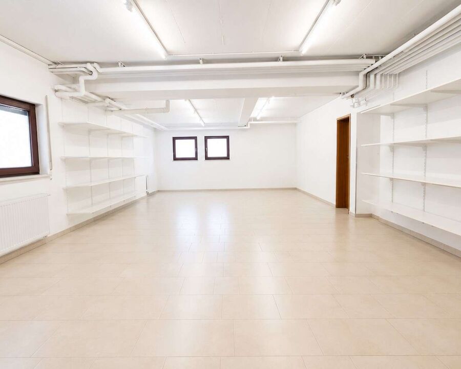 EG - Ausstellung / Laden